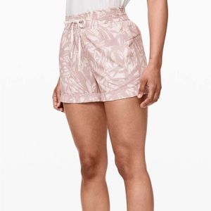 Lululemon spring breakaway short